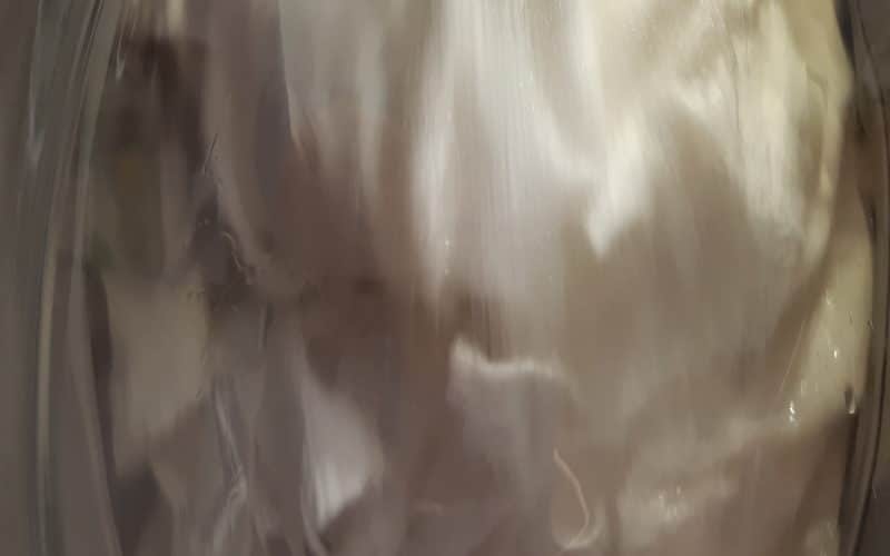 Pesukoneen rumpuun tulee vettä